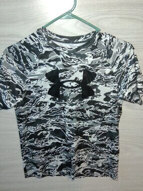 Under Armour T-Shirt Boy's Size Youth Large Camo Gray Loose Short Sleeves